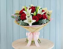 Букет цветов из:  Лилии и Розы в Павловскую слободу