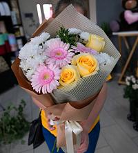 Букет цветов из:  Герберы, Розы и Хризантемы в Павловскую слободу