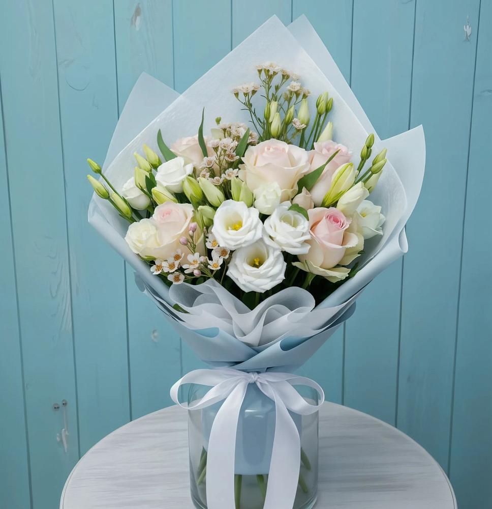 Букет цветов из: Розы и Лизиантусы в Павловскую слободу