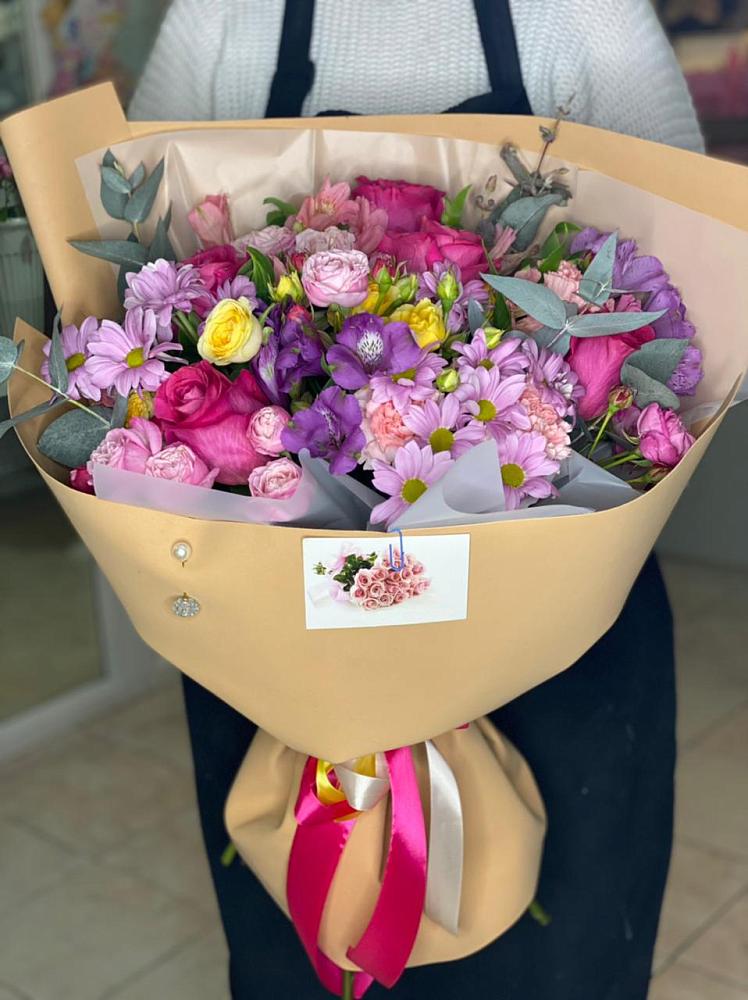 Букет цветов из: Хризантемы, Гвоздики и Альстромерии в Павловскую слободу