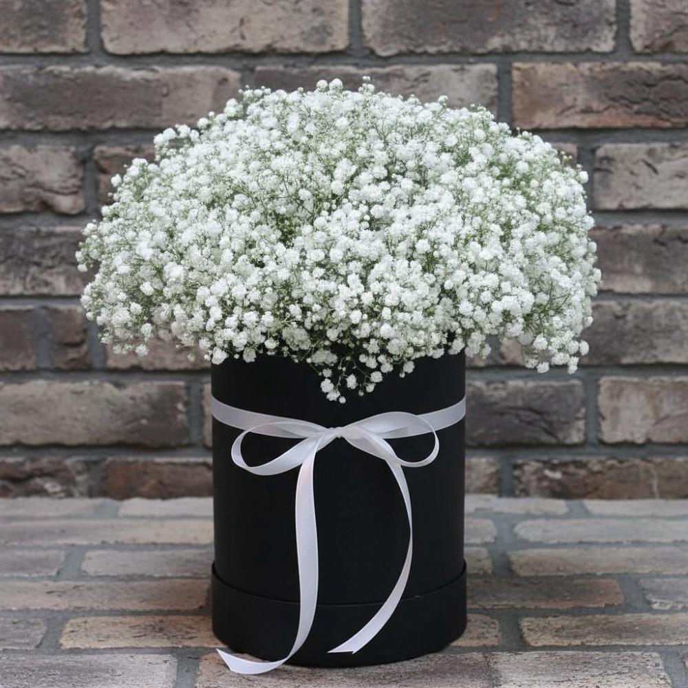 Цветочная композиция из Гипсофила в шляпной коробке в Павловскую слободу