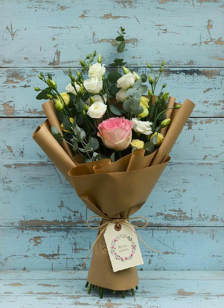 Букет цветов из: Розы и Лизиантусы в Павловскую слободу