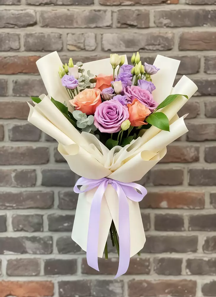 Букет цветов из: Лизиантусы и Розы в Павловскую слободу