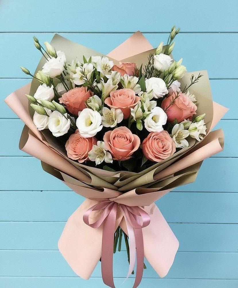 Букет цветов из: Розы, Альстромерии и Лизиантусы в Павловскую слободу