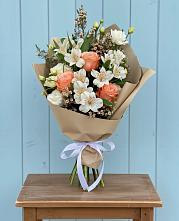 Букет цветов из:  Альстромерии, Лизиантусы, Розы и Хризантемы в Павловскую слободу