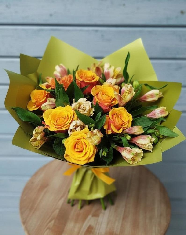 Букет цветов из: Альстромерии и Розы в Павловскую слободу