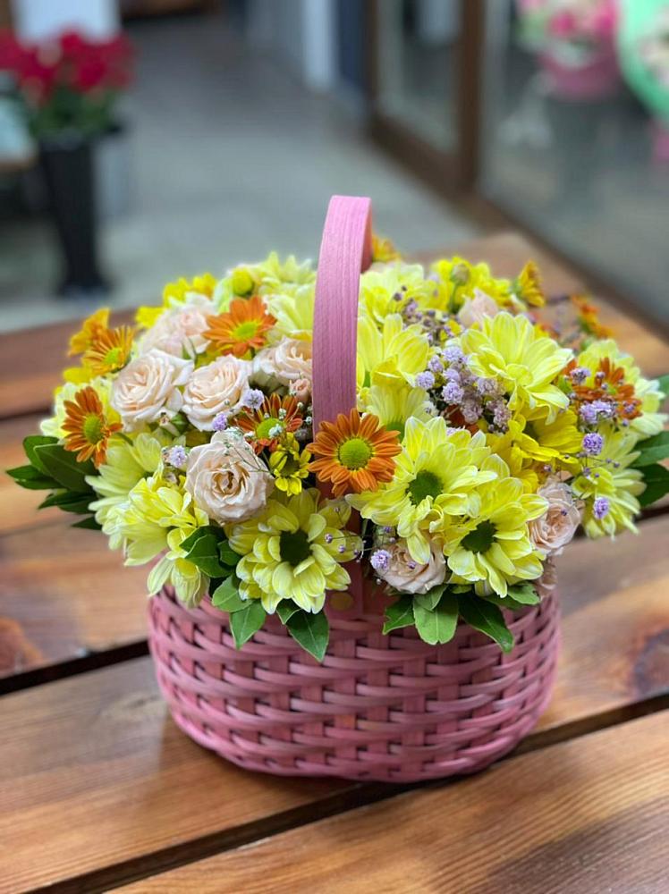 Цветочная композиция из Хризантемы и Розы в корзине в Павловскую слободу