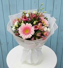 Букет цветов из:  Герберы, Альстромерии и Лизиантусы в Павловскую слободу