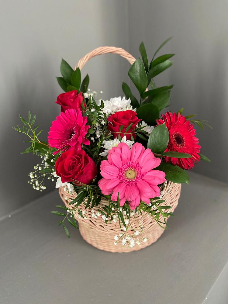 Цветочная композиция из Розы, Хризантемы и Герберы в корзине в Павловскую слободу